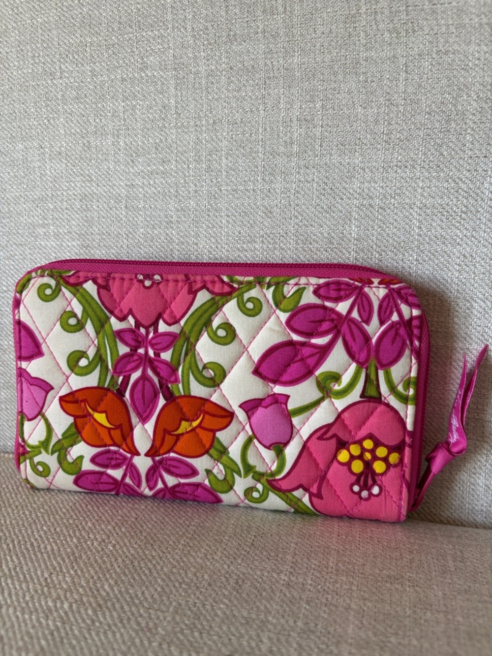 Vera Bradley Discontinued Lilli Bell Pattern Pink Floral Quilted Zip Wallet